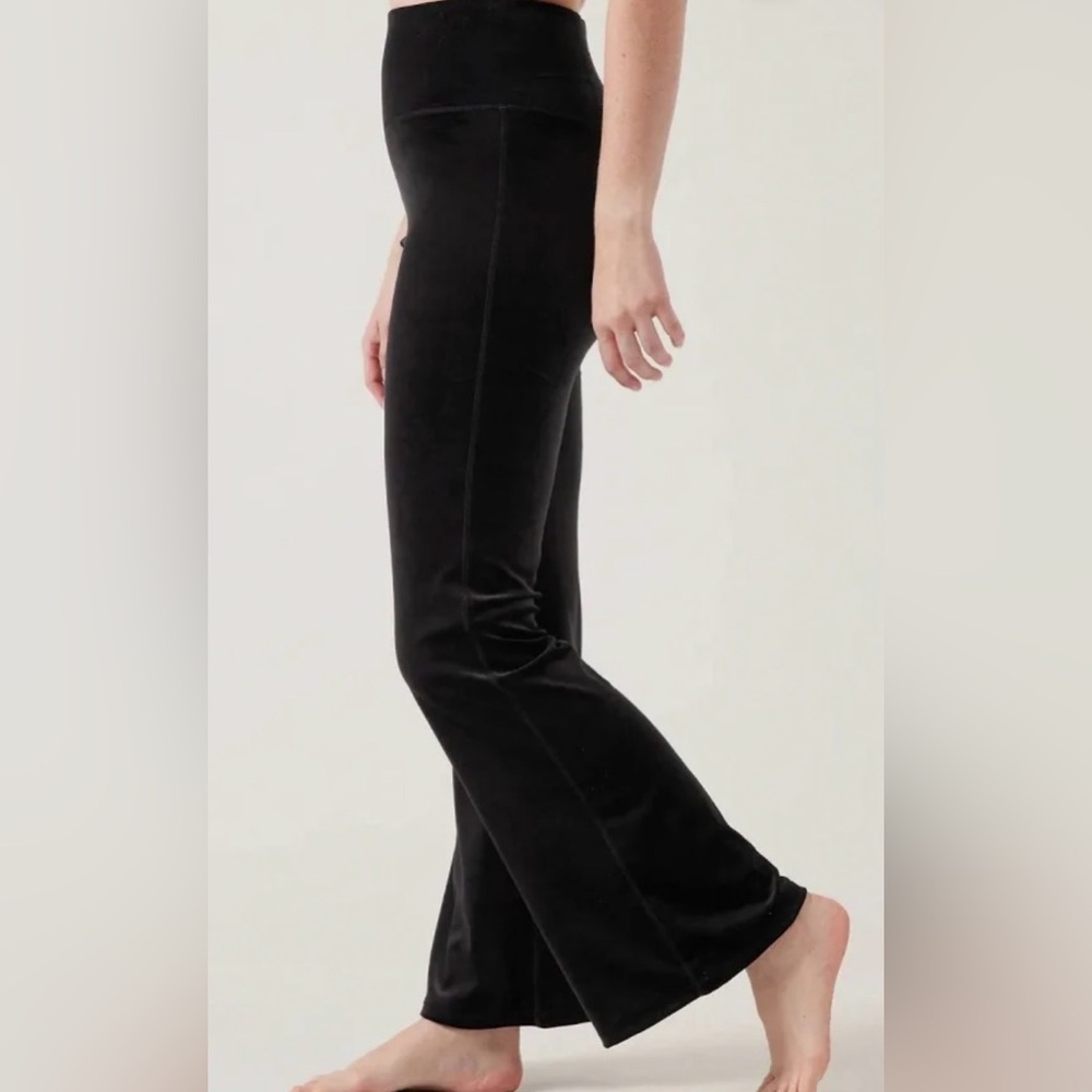 Athleta Elation Velvet Flare leggings in black size Large